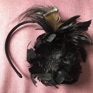 Stunning Feather Fascinator